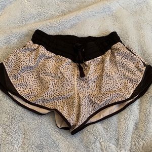 Lululemon Hotty Hot Short 2.5”
